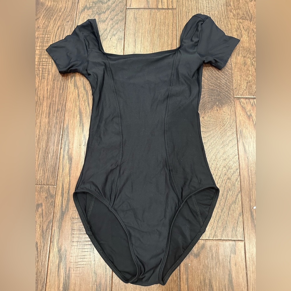WearMoi black leotard has cap sleeves in Size XS.